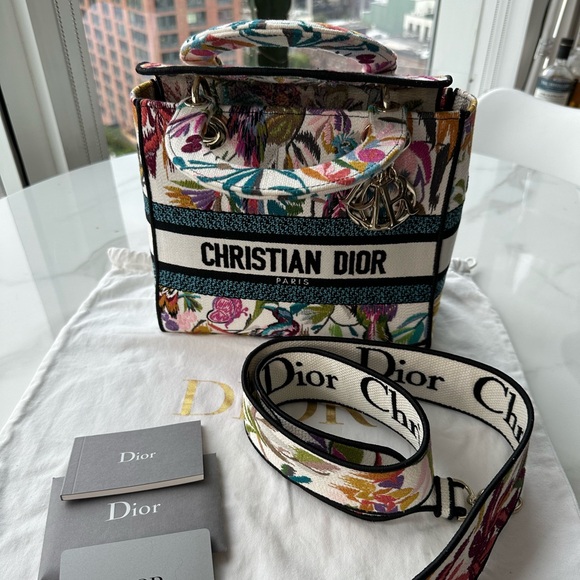 Lady Dior M 2024 embroidery collection - Picture 1 of 6